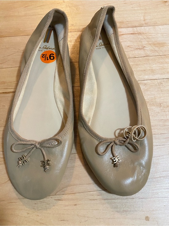 Sam Edelman Shoes - NEW Sam Edelman Tan Leather Ballet Flats Size 9.5 Logo Charms